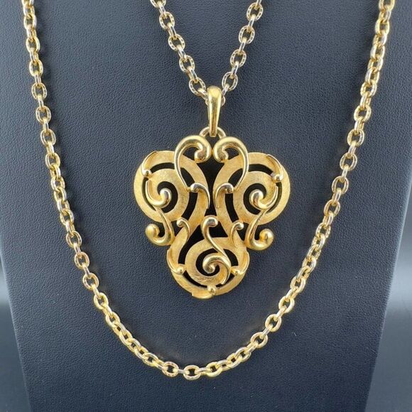 Vintage Crown TRIFARI Gold toneTwo Strand Chain Link Swirl Pendant Necklace - Picture 2 of 7